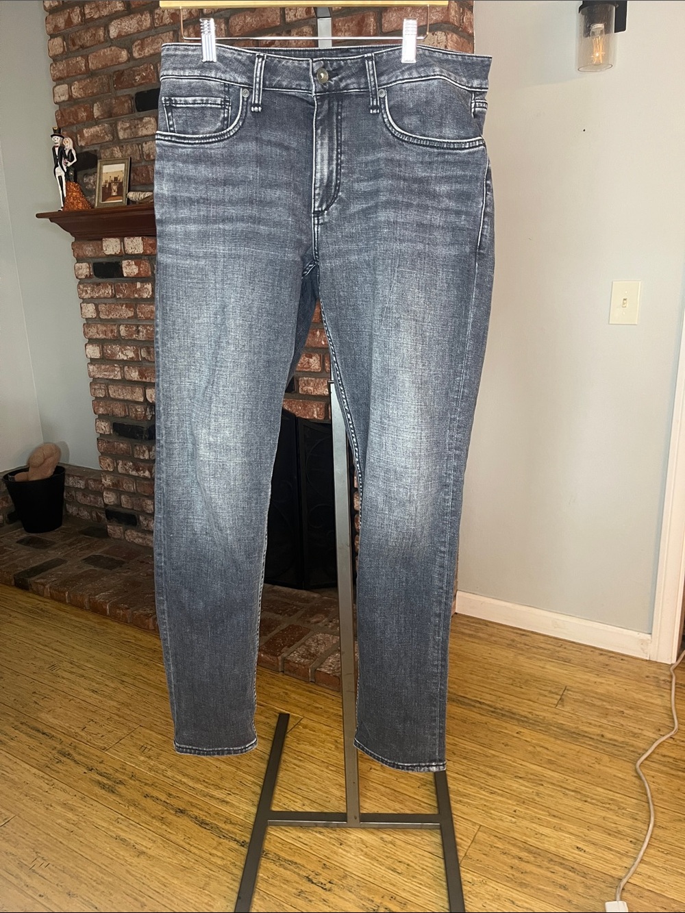 rag & bone 31X32 $198 Men's Slim Straight Jeans in Faded Gray